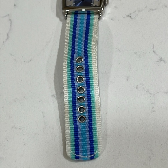 Super Cute Watch with Flexible Material - Picture 4 of 7